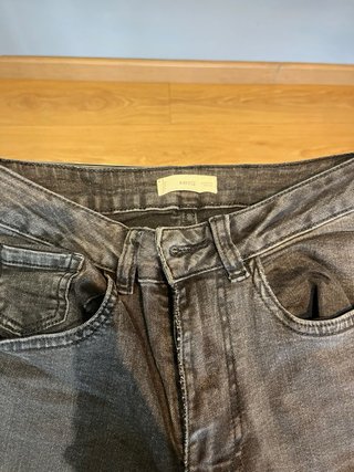 Pantalones campana negros con tachuelas