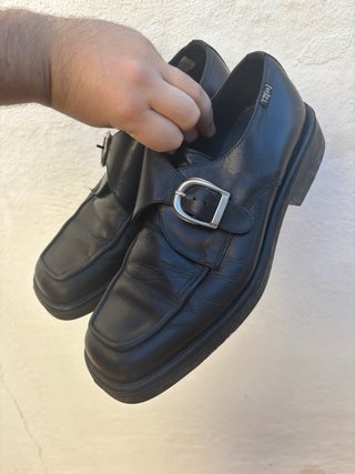 Zapatos de vestir negros con hebilla