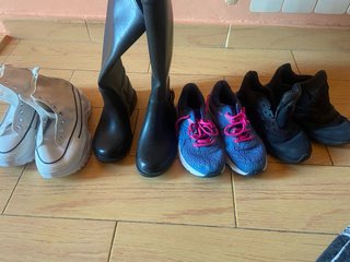 Lote zapatillas y botas de agua