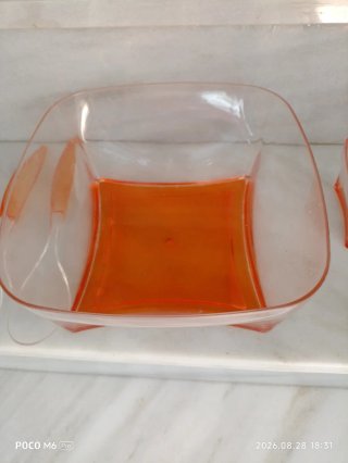 Set Ensaladera, cuencos y cubiertos color naranja