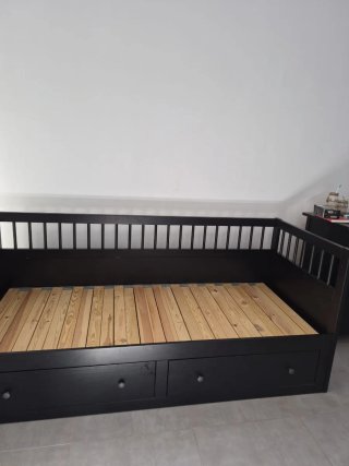 Cama individual negra con cajones