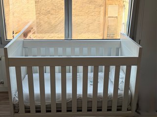 Cuna de madera blanca de SIMÓN Y CASILDA