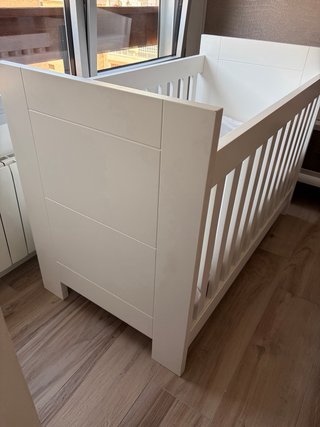 Cuna de madera blanca de SIMÓN Y CASILDA