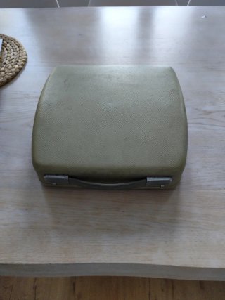 Máquina de escribir Grundig modelo Tippa antigua