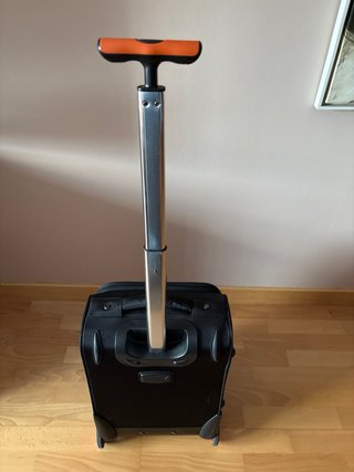 Maleta de cabina negra,