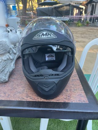 Casco Moto SMK Negro con Visera
