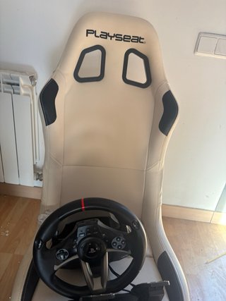 Playseat con volante y pedales