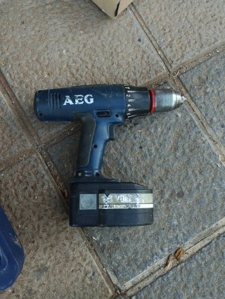 Taladro atornillador AEG