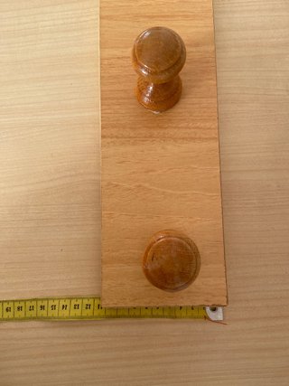 Perchero de madera con 3 pomos