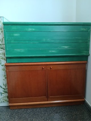 Arcón verde de madera