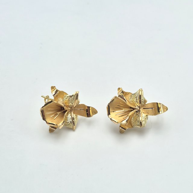 Pendiente Orquídea de oro de 18k. 3.83 gr.