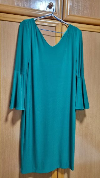 Vestido verde fiesta manga acampanada
