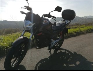 Honda CB 125F Negra y roja