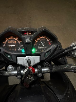 Honda CB 125F Negra y roja