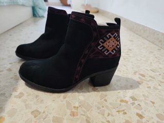 Botas negras bordadas a estrenar