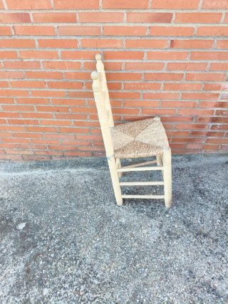 Silla de madera y esparto ligera