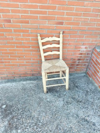 Silla de madera y esparto ligera