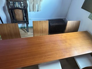 Mesa comedor madera y 6 sillas piel