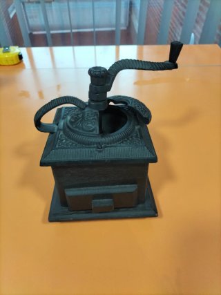 Molinillo de café antiguo