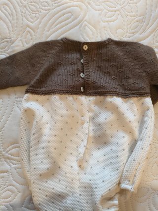 Pelele bebé marrón y blanco 3-6 meses