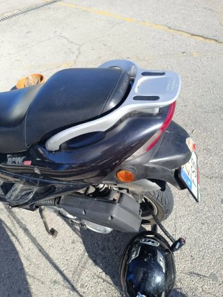 Kymco Scooter Negra