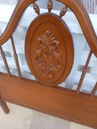 Cabecero de madera con pie de cama