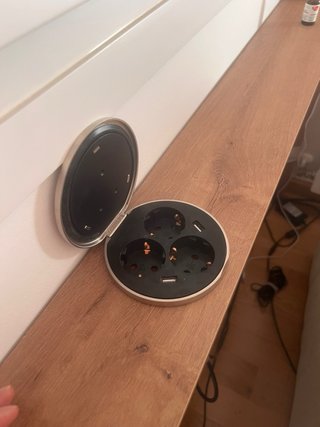 Consola detrás de sofá / Mesa estrecha con enchufe