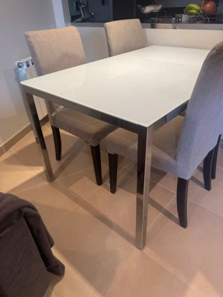 Mesa Comedor 135x85 + 4 Sillas Funda Gris