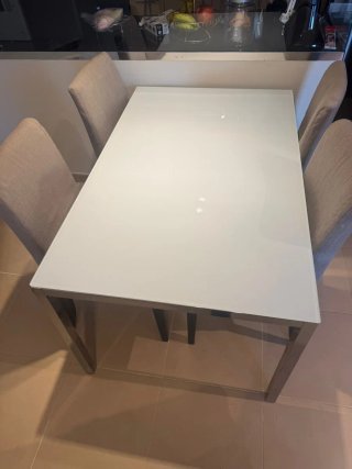 Mesa Comedor 135x85 + 4 Sillas Funda Gris