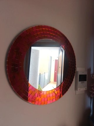 Mobile scarpiera e specchio rosso e bianco brillante