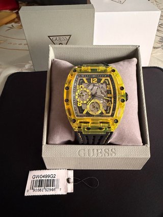 Reloj Guess GW0499G2 Amarillo y Negro