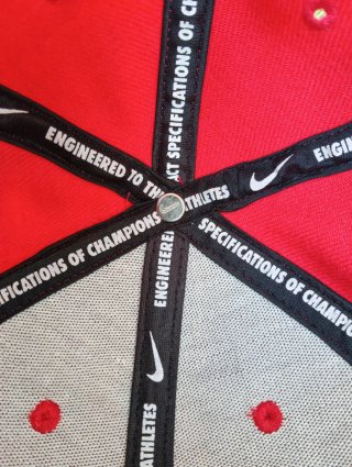 Gorra Nike Plana Roja Negra Blanca