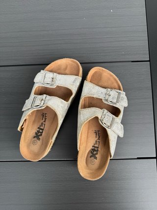Sandalias plateadas con plataforma esparto
