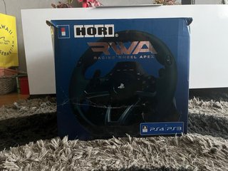 PS4 con Volante, Mandos y Juegos