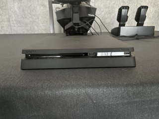PS4 con Volante, Mandos y Juegos
