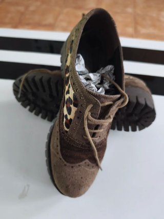 Zapatos Marrones con Estampado Animal