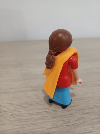 Playmobil Aldeana con Bebé en Portabebés