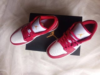 Zapatillas Air Jordan 1 Low Rojas y Blancas
