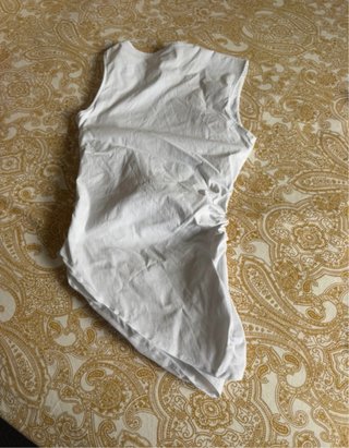 Top Zara blanco asimétrico