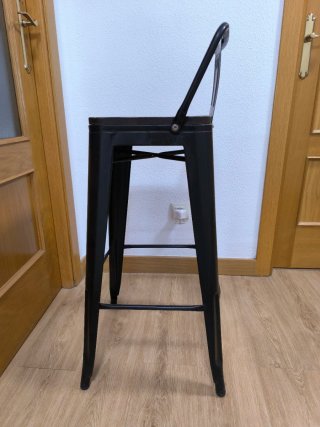 Taburete alto con respaldo