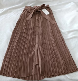Falda midi marrón claro con cinturón