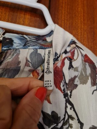 Blusa de seda estampada