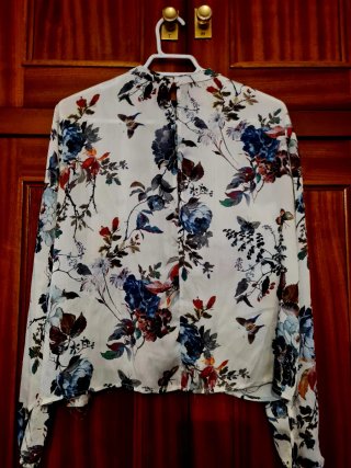 Blusa de seda estampada