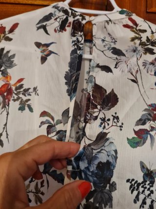 Blusa de seda estampada