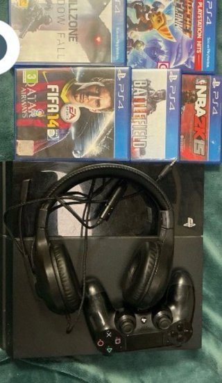 PS4 (PlayStation 4) Nera + 5 Giochi
