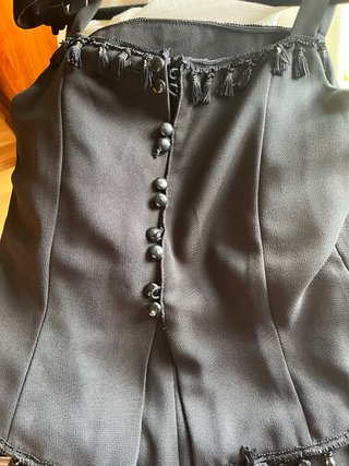 Vestido de fiesta negro con abalorios