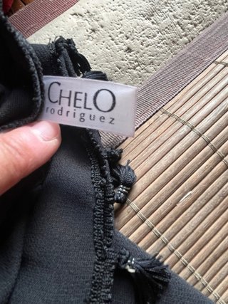 Vestido de fiesta negro con abalorios
