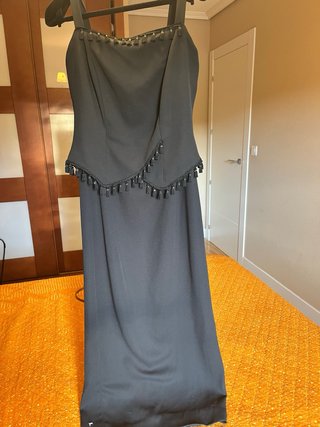 Vestido de fiesta negro con abalorios