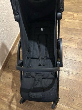 Carrito de bebé negro