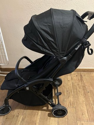 Carrito de bebé negro